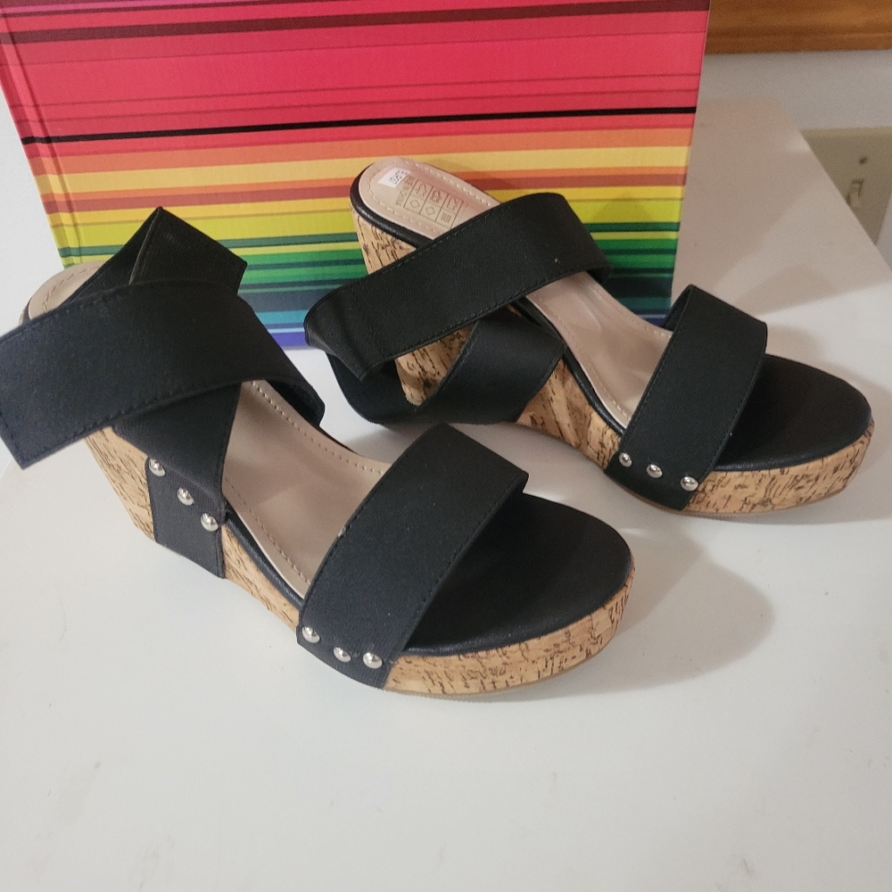 New Wrap ankle black wedges